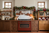 Fond photo Sapin et fonte de la collection Noel cuisine 2026 - rouge brique, noyer, cuivre - portrait enfant Noël lifestyle