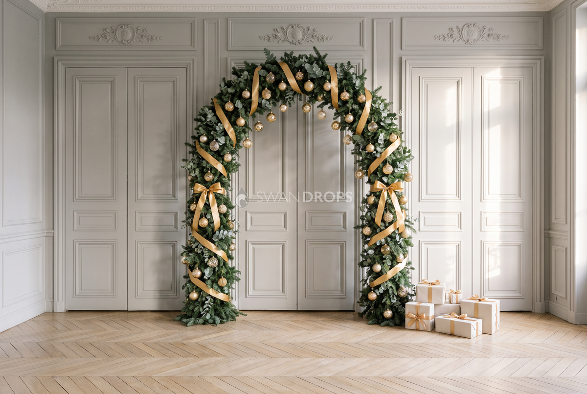 Fond photo Echo de Noël de la collection Arches Noël 2026 - lambris gris perle, rubans or - séance grossesse festive élégante