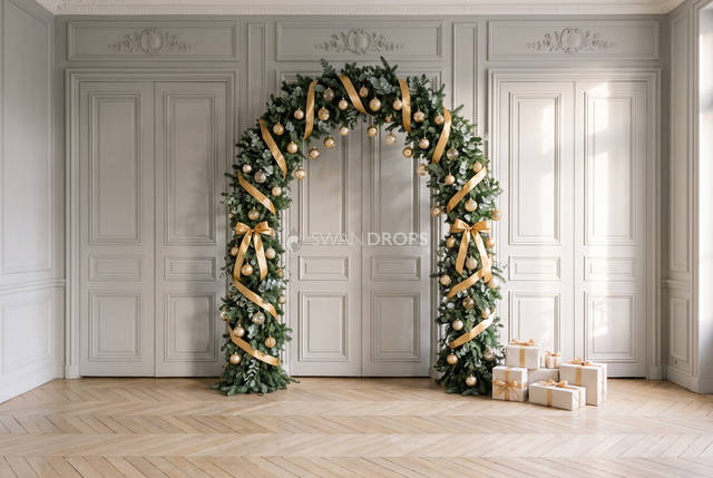Fond photo Echo de Noël de la collection Arches Noël 2026 - lambris gris perle, rubans or - séance grossesse festive élégante