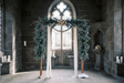 Fond photo Silence de cire de la collection Arches Noël 2026 - pierre grise foncée, sapin, lancette gothique - portrait Noël solennel