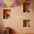 Fond photo Alcôves de cempasúchil de la collection Halloween Mexique - stuc ocre rosé, fleurs de souci - portrait enfant Halloween posé