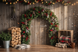 Fond photo Echo des pins de la collection Arches Noël 2026 - planches grises, sapin et baies rouges - portrait enfant Noël authentique
