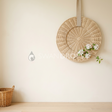 Fond photo Vannerie minimaliste épurée de la collection Printemps Champêtre 2026 - beige pâle, couronne osier unique - séance maternité intimiste