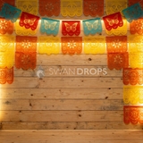 Fond photo Lumière dans le papier de la collection Halloween Mexique - bois naturel, papel picado orange jaune rétroéclairé - portrait Halloween enfant