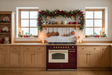 Fond photo Aube aux fourneaux de la collection Noel cuisine 2026 - chêne clair, bordeaux, lumière hivernale - newborn studio Noël