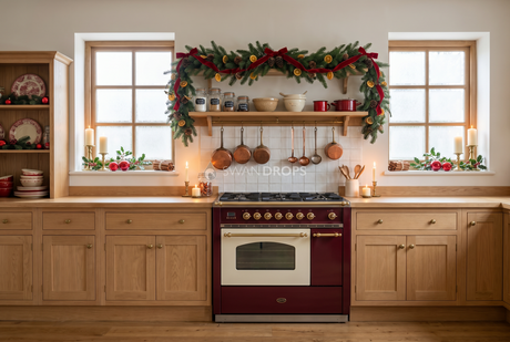 Fond photo Aube aux fourneaux de la collection Noel cuisine 2026 - chêne clair, bordeaux, lumière hivernale - newborn studio Noël
