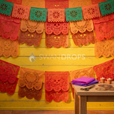 Fond photo Murmure des ciseaux de la collection Halloween Mexique - jaune soleil, papel picado rouge orange - séance lifestyle enfant