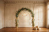 Fond photo Songe ivoire de la collection Arches Noël 2026 - panneaux ivoire rosettes, arche champagne ambre - portrait enfant Noël doux
