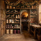 Fond photo Théâtre des copeaux de la collection Noël 2026 Maison du père noël V2 - bordeaux mat, vert sapin, laiton patiné - portrait enfant narratif